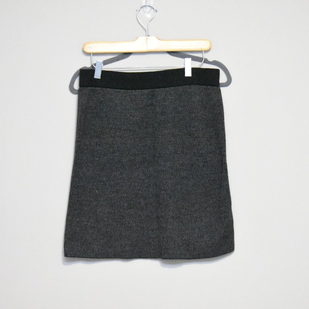 NEW LISTING Kenar Sweater Skirt